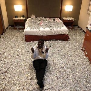 Meet your Posher, Ceneca